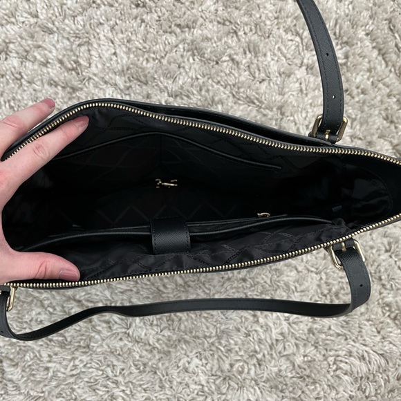 Michael Kors Voyager Saffiano Tote - Picture 4 of 4